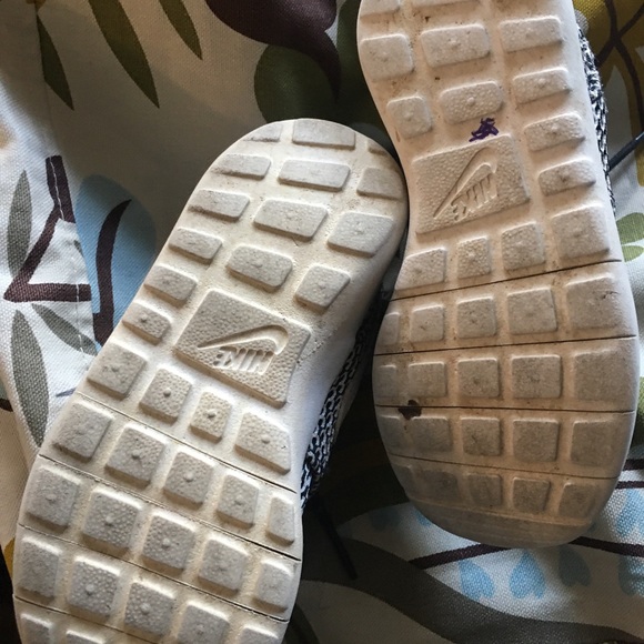 Little kids NIKE runners - Picture 2 of 3